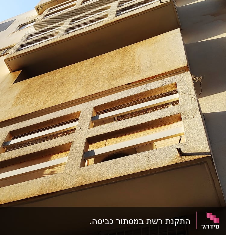 רשתות על חלונות למניעת כניסת יונים